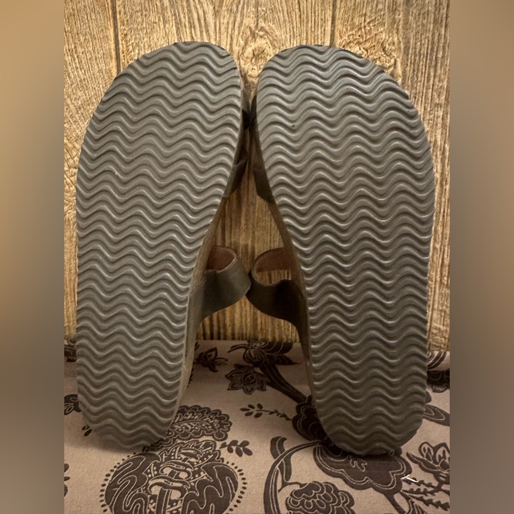 Eastland Sandals - Picture 3 of 6